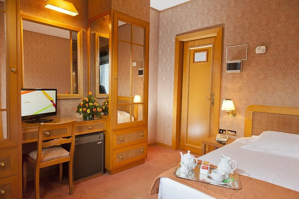 Polo Hotel Rome 4*,